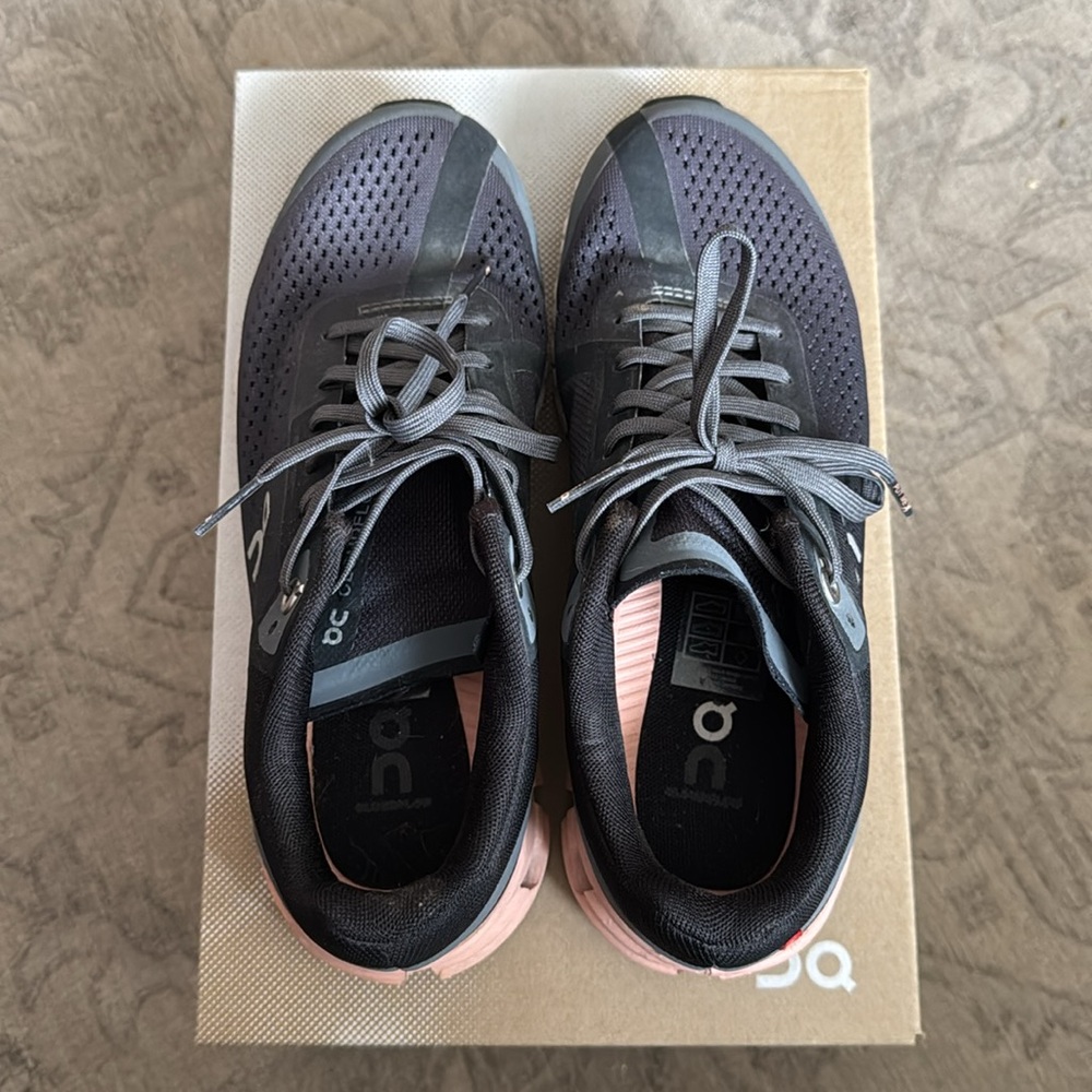 ON Women’s Cloudflow Rock Rose Sneaker! - Picture 6 of 12